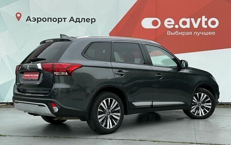 Mitsubishi Outlander III рестайлинг 3, 2020 год, 2 450 000 рублей, 6 фотография
