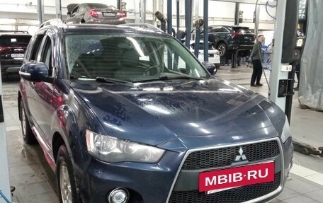 Mitsubishi Outlander III рестайлинг 3, 2010 год, 900 000 рублей, 2 фотография