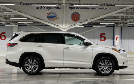 Toyota Highlander III, 2014 год, 2 599 000 рублей, 4 фотография
