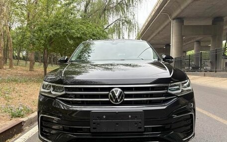 Volkswagen Tiguan II, 2022 год, 2 400 011 рублей, 2 фотография