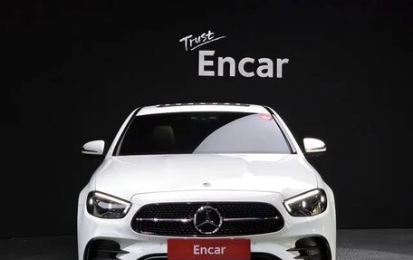 Mercedes-Benz E-Класс, 2022 год, 4 050 000 рублей, 2 фотография