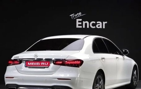 Mercedes-Benz E-Класс, 2022 год, 4 050 000 рублей, 3 фотография