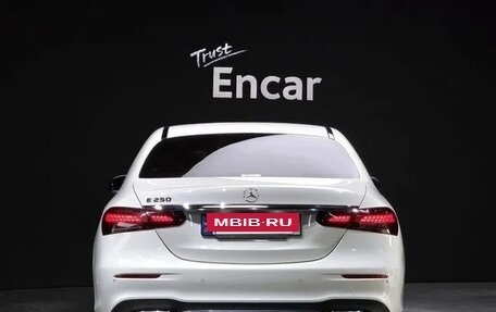 Mercedes-Benz E-Класс, 2022 год, 4 050 000 рублей, 4 фотография