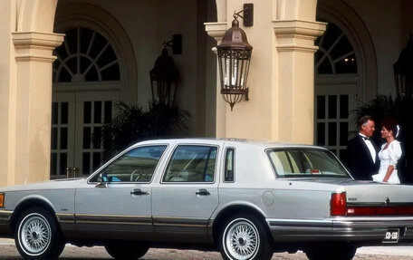 Lincoln Town Car II, 1990 год, 600 000 рублей, 2 фотография