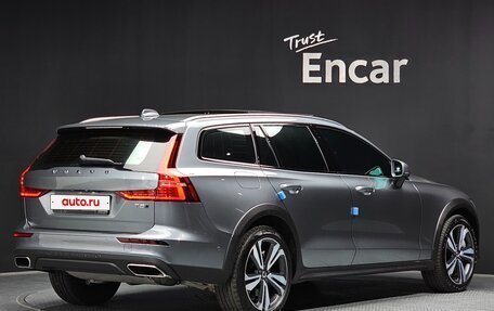 Volvo V60 Cross Country II, 2022 год, 2 831 011 рублей, 3 фотография