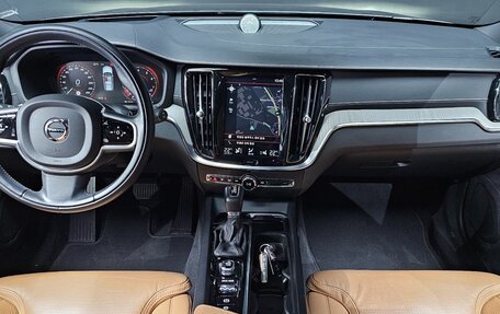Volvo V60 Cross Country II, 2022 год, 2 831 011 рублей, 7 фотография