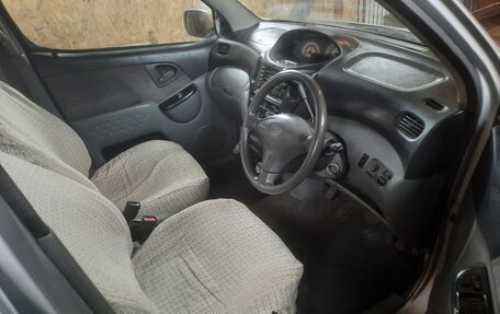 Toyota FunCargo, 2001 год, 300 000 рублей, 3 фотография