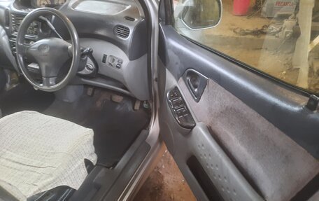 Toyota FunCargo, 2001 год, 300 000 рублей, 6 фотография
