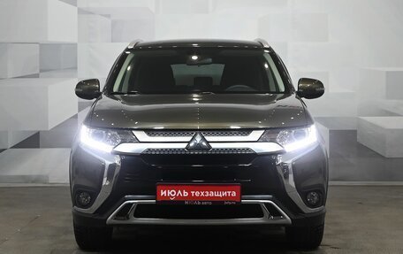 Mitsubishi Outlander III рестайлинг 3, 2021 год, 2 900 000 рублей, 2 фотография