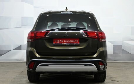 Mitsubishi Outlander III рестайлинг 3, 2021 год, 2 900 000 рублей, 5 фотография