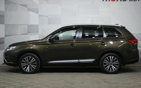 Mitsubishi Outlander III рестайлинг 3, 2021 год, 2 900 000 рублей, 8 фотография