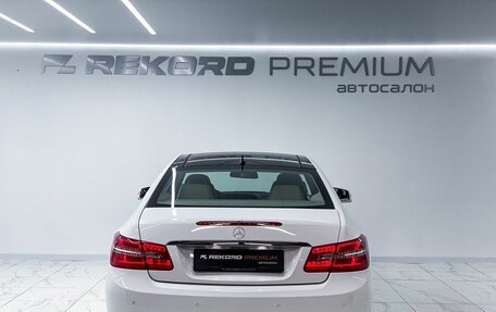 Mercedes-Benz E-Класс, 2012 год, 2 300 000 рублей, 8 фотография
