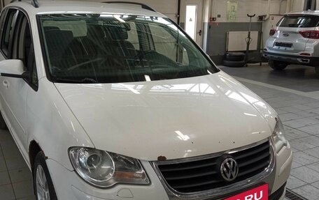 Volkswagen Touran III, 2009 год, 700 000 рублей, 2 фотография