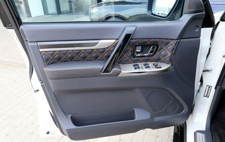 Mitsubishi Pajero IV, 2020 год, 4 400 000 рублей, 8 фотография
