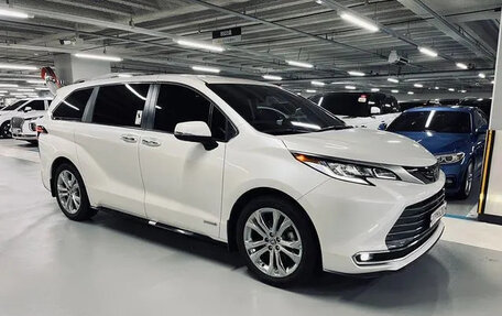 Toyota Sienna, 2021 год, 5 245 000 рублей, 2 фотография