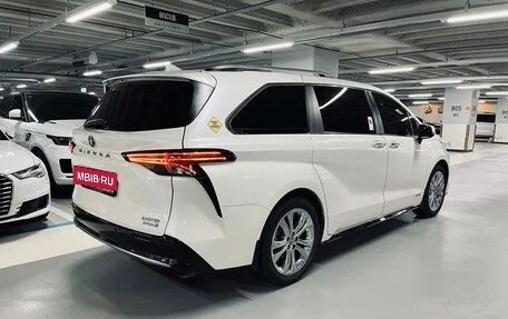 Toyota Sienna, 2021 год, 5 245 000 рублей, 3 фотография