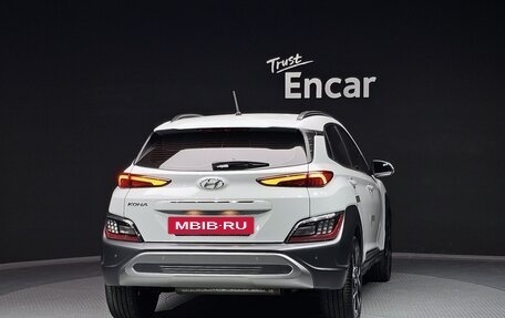 Hyundai Kona I, 2022 год, 1 732 000 рублей, 4 фотография