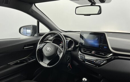 Toyota C-HR I рестайлинг, 2019 год, 2 110 000 рублей, 14 фотография