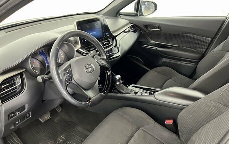 Toyota C-HR I рестайлинг, 2019 год, 2 110 000 рублей, 17 фотография
