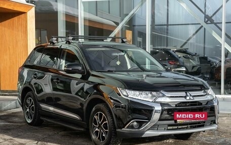 Mitsubishi Outlander III рестайлинг 3, 2015 год, 1 698 000 рублей, 4 фотография