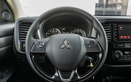 Mitsubishi Outlander III рестайлинг 3, 2015 год, 1 698 000 рублей, 13 фотография