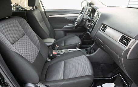 Mitsubishi Outlander III рестайлинг 3, 2015 год, 1 698 000 рублей, 18 фотография