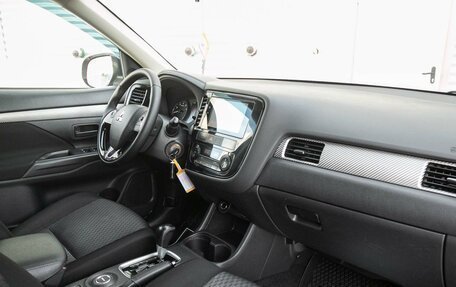 Mitsubishi Outlander III рестайлинг 3, 2015 год, 1 698 000 рублей, 17 фотография