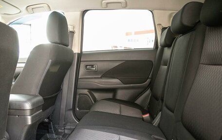 Mitsubishi Outlander III рестайлинг 3, 2015 год, 1 698 000 рублей, 12 фотография