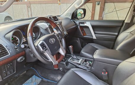 Toyota Land Cruiser Prado 150 рестайлинг 2, 2014 год, 4 400 000 рублей, 4 фотография