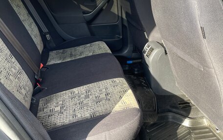 Volkswagen Jetta VI, 2010 год, 950 000 рублей, 11 фотография