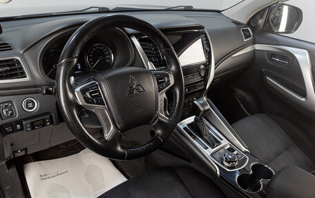 Mitsubishi Pajero Sport III рестайлинг, 2018 год, 3 149 000 рублей, 8 фотография
