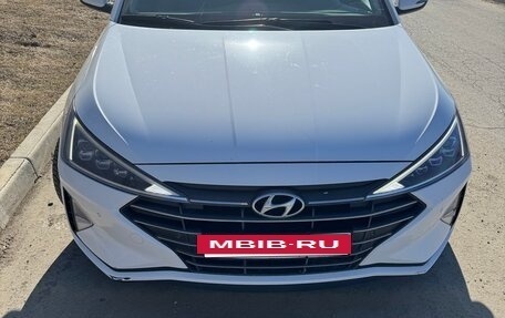 Hyundai Elantra VI рестайлинг, 2019 год, 1 650 000 рублей, 6 фотография