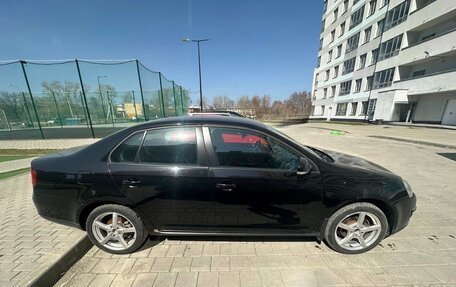 Volkswagen Jetta VI, 2010 год, 730 000 рублей, 2 фотография