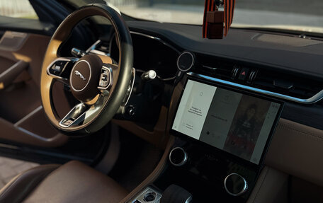 Jaguar F-Pace, 2021 год, 5 300 000 рублей, 13 фотография