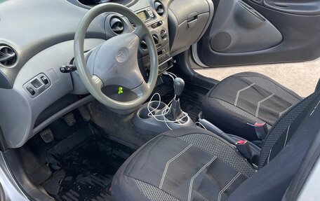 Toyota Yaris I рестайлинг, 2000 год, 250 000 рублей, 6 фотография