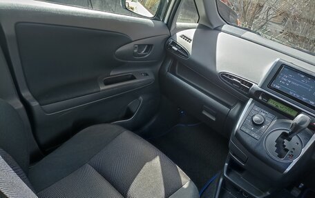 Toyota Wish II, 2015 год, 1 690 000 рублей, 13 фотография
