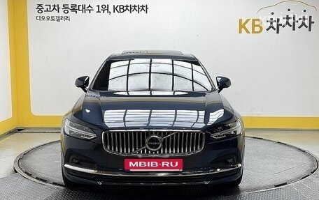 Volvo S90 II рестайлинг, 2022 год, 4 244 000 рублей, 2 фотография