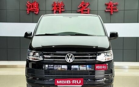 Volkswagen Caravelle T6 рестайлинг, 2019 год, 4 718 000 рублей, 3 фотография