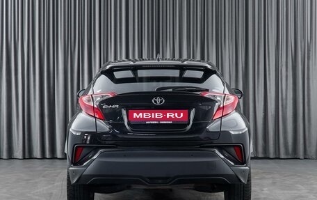 Toyota C-HR I рестайлинг, 2017 год, 2 000 000 рублей, 1 фотография