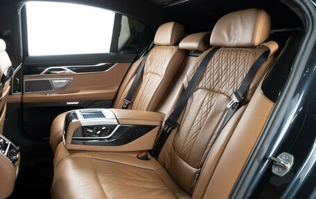 BMW 7 серия, 2015 год, 2 999 000 рублей, 13 фотография