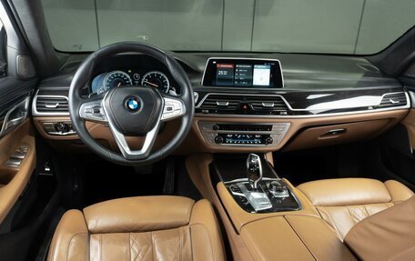 BMW 7 серия, 2015 год, 2 999 000 рублей, 10 фотография