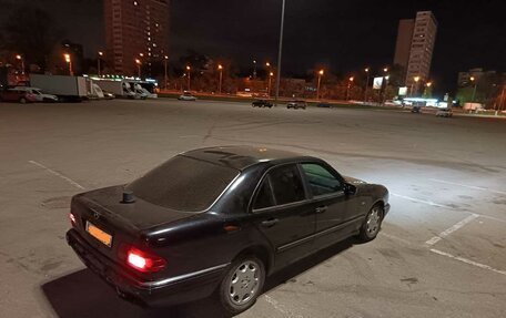Mercedes-Benz E-Класс, 1995 год, 235 000 рублей, 5 фотография