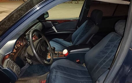 Mercedes-Benz E-Класс, 1995 год, 235 000 рублей, 11 фотография