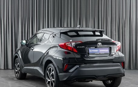 Toyota C-HR I рестайлинг, 2017 год, 2 000 000 рублей, 2 фотография