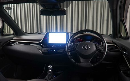 Toyota C-HR I рестайлинг, 2017 год, 2 000 000 рублей, 6 фотография