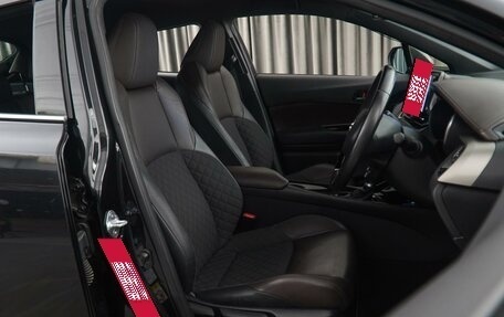 Toyota C-HR I рестайлинг, 2017 год, 2 000 000 рублей, 8 фотография