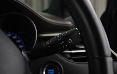 Toyota C-HR I рестайлинг, 2017 год, 2 000 000 рублей, 15 фотография