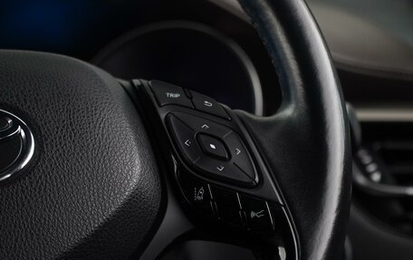 Toyota C-HR I рестайлинг, 2017 год, 2 000 000 рублей, 14 фотография