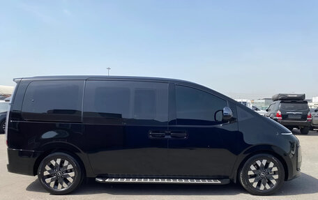 Hyundai Staria, 2023 год, 4 440 800 рублей, 5 фотография