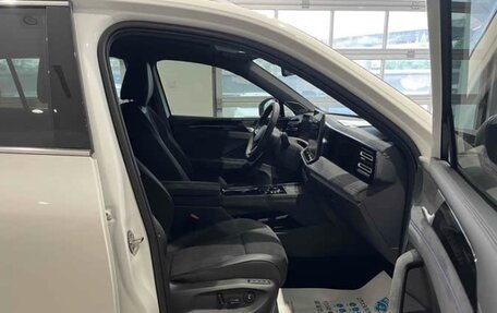 Volkswagen Tiguan, 2025 год, 4 250 000 рублей, 10 фотография